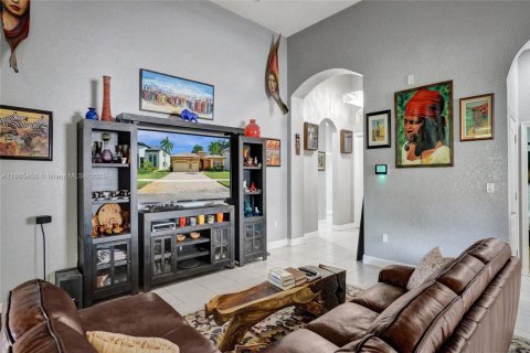 Снять в аренду виллу или дом в Мирамар, Флорида 4 спальни, 244.7м2, № 1957740 - фото 6