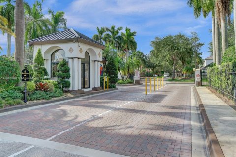 Снять в аренду виллу или дом в Мирамар, Флорида 4 спальни, 244.7м2, № 1957740 - фото 2