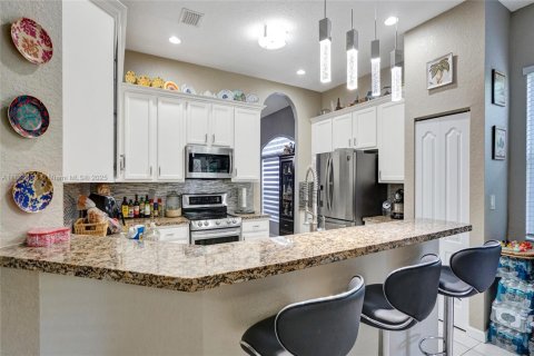 Снять в аренду виллу или дом в Мирамар, Флорида 4 спальни, 244.7м2, № 1957740 - фото 12