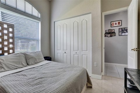 Снять в аренду виллу или дом в Мирамар, Флорида 4 спальни, 244.7м2, № 1957740 - фото 21