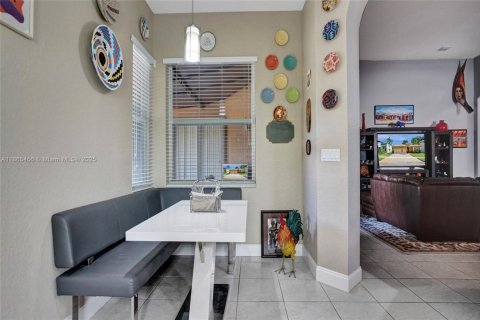 Снять в аренду виллу или дом в Мирамар, Флорида 4 спальни, 244.7м2, № 1957740 - фото 13