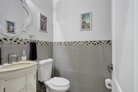 Снять в аренду виллу или дом в Мирамар, Флорида 4 спальни, 244.7м2, № 1957740 - фото 16