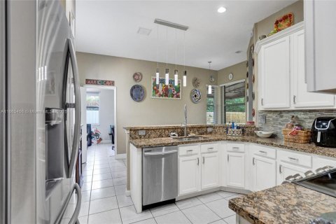 Снять в аренду виллу или дом в Мирамар, Флорида 4 спальни, 244.7м2, № 1957740 - фото 10