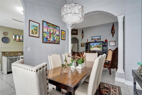 Снять в аренду виллу или дом в Мирамар, Флорида 4 спальни, 244.7м2, № 1957740 - фото 9