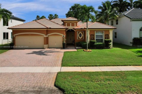 Снять в аренду виллу или дом в Мирамар, Флорида 4 спальни, 244.7м2, № 1957740 - фото 1