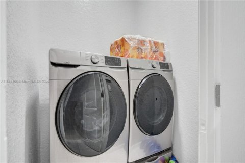 Снять в аренду виллу или дом в Мирамар, Флорида 4 спальни, 244.7м2, № 1957740 - фото 15