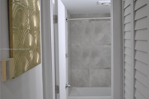 Condo in Miami, Florida, 2 bedrooms № 2076761 - photo 16