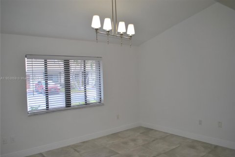 Condo in Miami, Florida, 2 bedrooms № 2076761 - photo 15