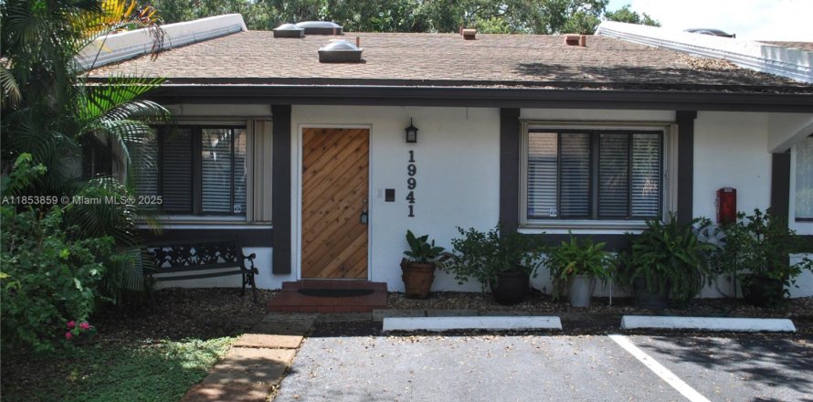 Condo in Miami, Florida, 2 bedrooms № 2076761