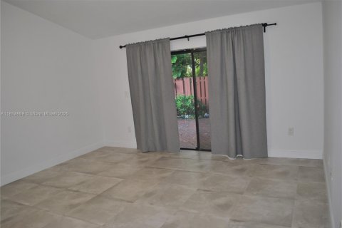 Condo in Miami, Florida, 2 bedrooms № 2076761 - photo 17