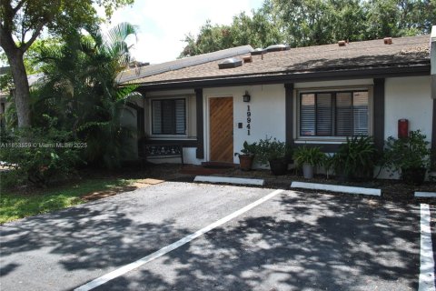 Condo in Miami, Florida, 2 bedrooms № 2076761 - photo 2