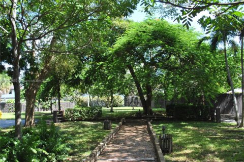 Condo in Miami, Florida, 2 bedrooms № 2076761 - photo 6