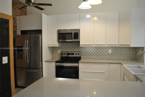 Condo in Miami, Florida, 2 bedrooms № 2076761 - photo 7