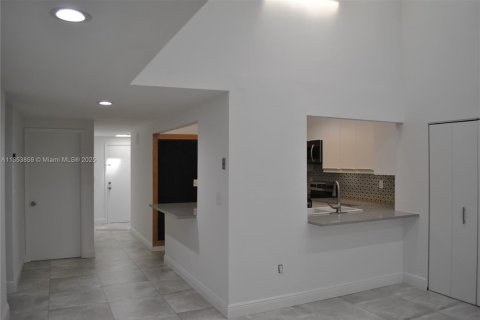Condo in Miami, Florida, 2 bedrooms № 2076761 - photo 10