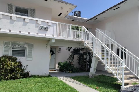 Кондоминиум с 1 спальней в Майами, Флорида № 2047309