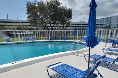 Купить кондоминиум в Майами, Флорида 1 спальня, 58.99м2, № 2047309 - фото 6