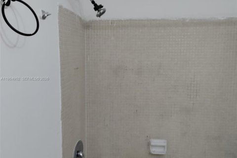 Купить кондоминиум в Майами, Флорида 1 спальня, 58.99м2, № 2047309 - фото 7