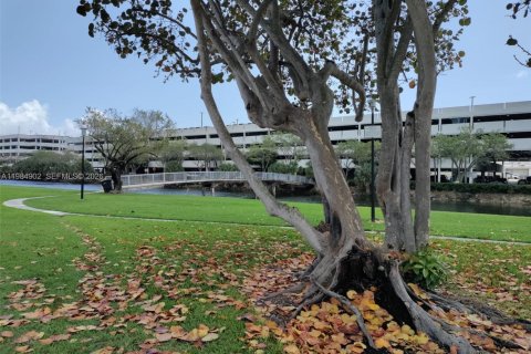 Купить кондоминиум в Майами, Флорида 1 спальня, 58.99м2, № 2047309 - фото 23