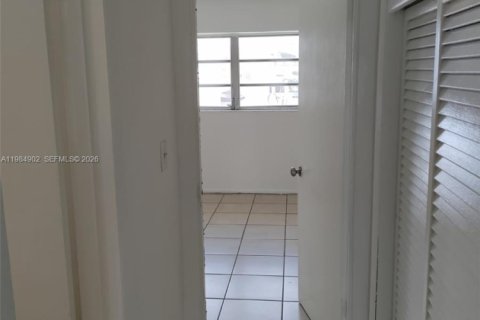 Купить кондоминиум в Майами, Флорида 1 спальня, 58.99м2, № 2047309 - фото 12