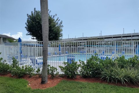 Купить кондоминиум в Майами, Флорида 1 спальня, 58.99м2, № 2047309 - фото 24