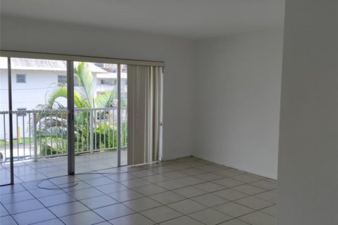 Купить кондоминиум в Майами, Флорида 1 спальня, 58.99м2, № 2047309 - фото 13