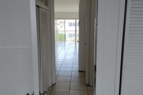 Купить кондоминиум в Майами, Флорида 1 спальня, 58.99м2, № 2047309 - фото 14