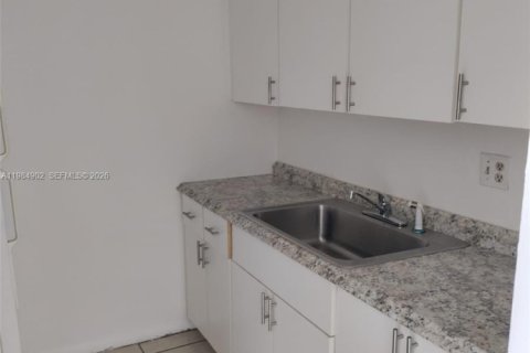 Купить кондоминиум в Майами, Флорида 1 спальня, 58.99м2, № 2047309 - фото 10