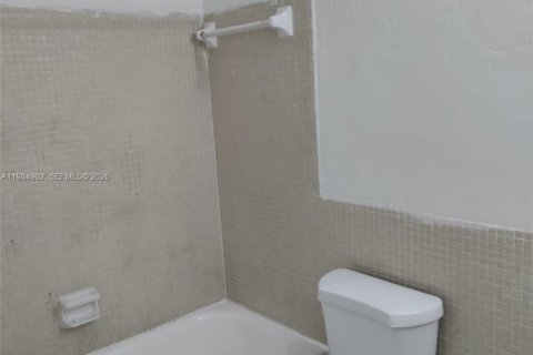 Купить кондоминиум в Майами, Флорида 1 спальня, 58.99м2, № 2047309 - фото 8