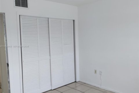 Купить кондоминиум в Майами, Флорида 1 спальня, 58.99м2, № 2047309 - фото 9