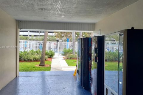 Купить кондоминиум в Майами, Флорида 1 спальня, 58.99м2, № 2047309 - фото 28