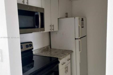 Купить кондоминиум в Майами, Флорида 1 спальня, 58.99м2, № 2047309 - фото 5