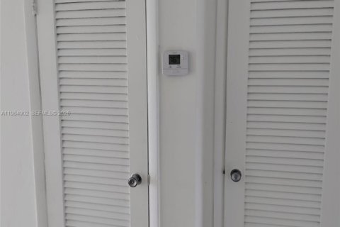Купить кондоминиум в Майами, Флорида 1 спальня, 58.99м2, № 2047309 - фото 15