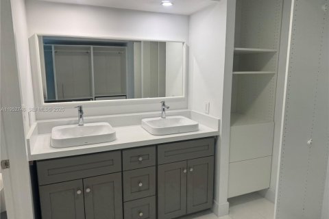 Купить кондоминиум в Авентура, Флорида 2 спальни, 96.43м2, № 2025400 - фото 13