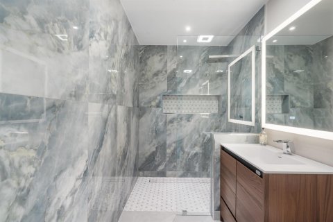Casa en venta en Oakland Park, Florida, 5 dormitorios, 248.23 m2 № 2267798 - foto 12