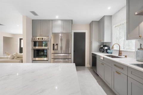 Casa en venta en Oakland Park, Florida, 5 dormitorios, 248.23 m2 № 2267798 - foto 8