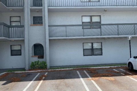 Condo in West Palm Beach, Florida, 2 bedrooms № 2258164