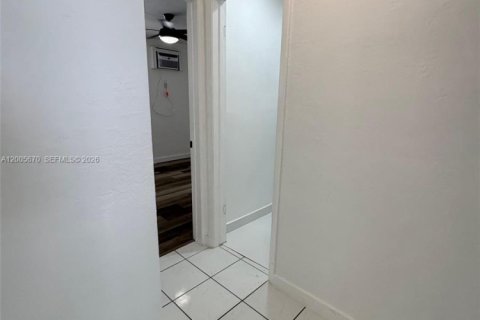 Condo in Miami, Florida, 2 bedrooms  № 2069656 - photo 13