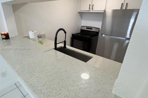 Condo in Miami, Florida, 2 bedrooms  № 2069656 - photo 7