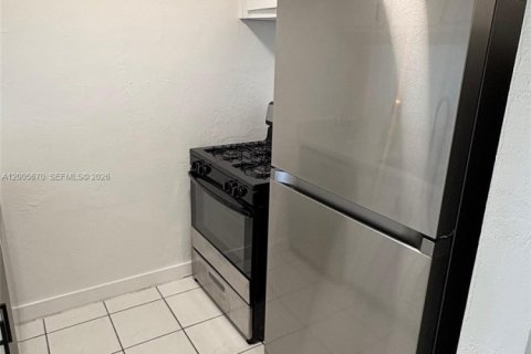 Condo in Miami, Florida, 2 bedrooms  № 2069656 - photo 11