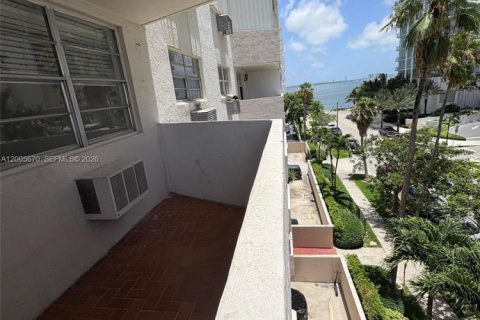 Condo in Miami, Florida, 2 bedrooms  № 2069656 - photo 18