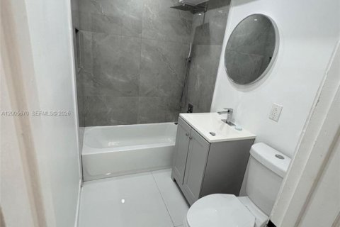 Condo in Miami, Florida, 2 bedrooms  № 2069656 - photo 17