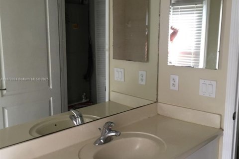 Casa en alquiler en Miami, Florida, 3 dormitorios, 174.47 m2 № 1897801 - foto 20