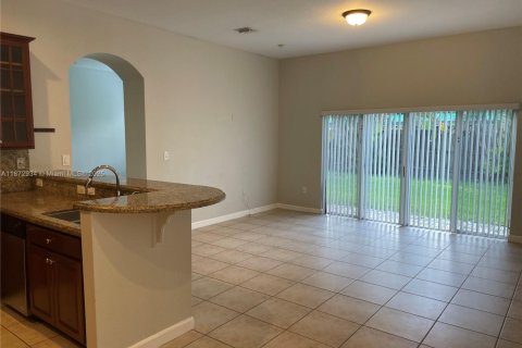 Casa en alquiler en Miami, Florida, 3 dormitorios, 174.47 m2 № 1897801 - foto 9