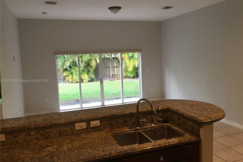 Casa en alquiler en Miami, Florida, 3 dormitorios, 174.47 m2 № 1897801 - foto 14