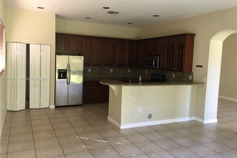 Casa en alquiler en Miami, Florida, 3 dormitorios, 174.47 m2 № 1897801 - foto 7
