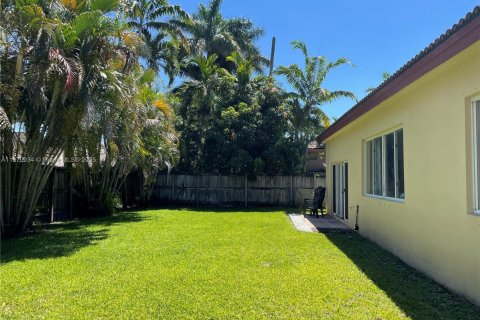 Casa en alquiler en Miami, Florida, 3 dormitorios, 174.47 m2 № 1897801 - foto 23