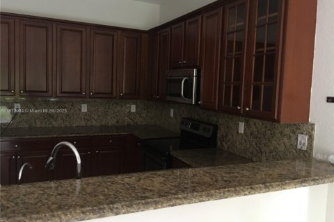 Casa en alquiler en Miami, Florida, 3 dormitorios, 174.47 m2 № 1897801 - foto 11