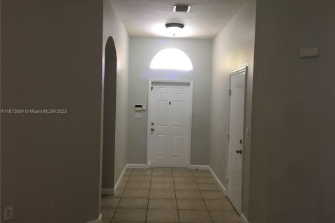 Casa en alquiler en Miami, Florida, 3 dormitorios, 174.47 m2 № 1897801 - foto 4