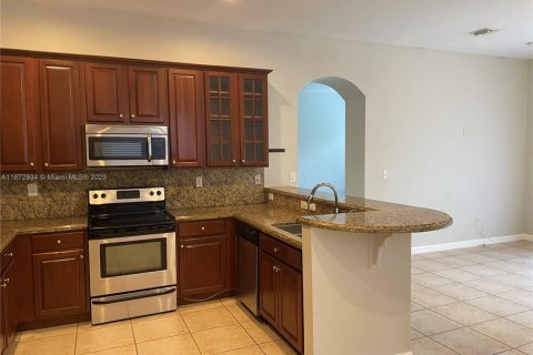 Casa en alquiler en Miami, Florida, 3 dormitorios, 174.47 m2 № 1897801 - foto 13