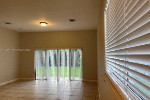 Casa en alquiler en Miami, Florida, 3 dormitorios, 174.47 m2 № 1897801 - foto 10